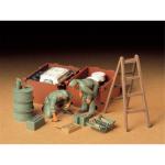 Tamiya Military Miniature Series No.180 - 1/35 - German Tank Engine Maintenance Crew Set